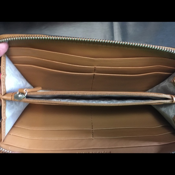 Michael Kors Signature Hamilton Frame Out Tote Purse with Matching Wallet - Picture 11 of 11